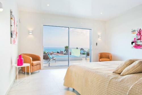 Extravagant 8 Bdrm Villa In Marbella, Beachside