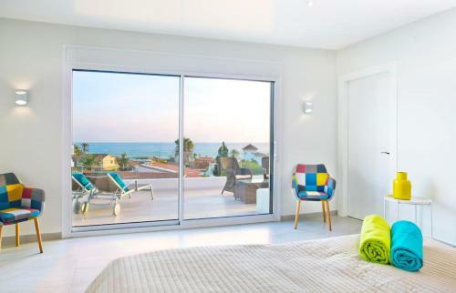 Extravagant 8 Bdrm Villa In Marbella, Beachside