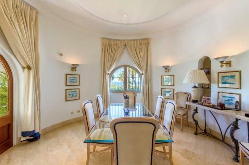Palatial Villa In Hacienda Las Chapas, Marbella