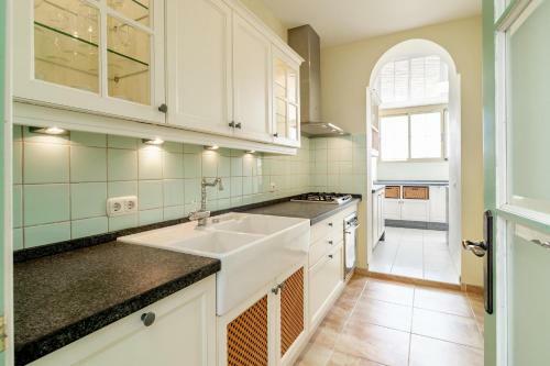 Cln- Spacious 6 Bedroom Villa Next To Beach