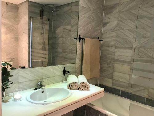 Apartamento Large And Elegant In Puerto Banus With Pools And Paddle