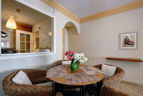 First Line Beach Apartment