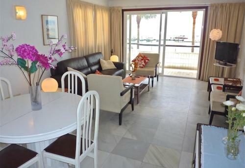 Apartment Facing The Sea And Marina