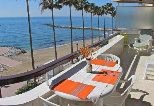 Apartment Facing The Sea And Marina