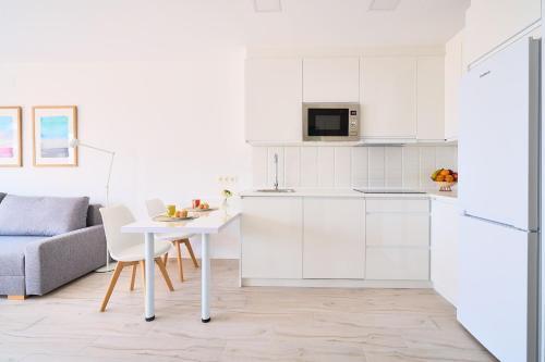 Apartamento Lovely Home Golondrinas - 1� L�nea De Playa - Urb Privada