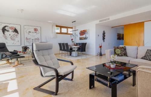 Apartamento Large Penthouse Near Beach