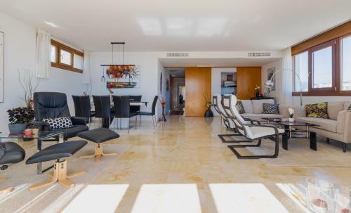 Apartamento Large Penthouse Near Beach