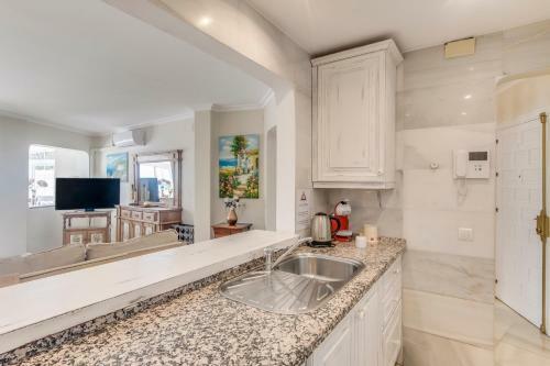 Deluxe Apartment With Jacuzzi