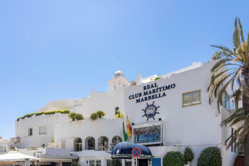 Comfortable Yacht Club Apartment