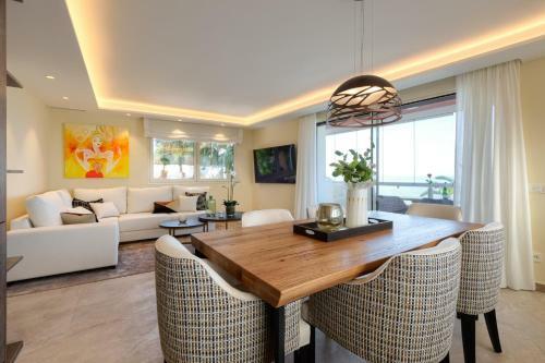 Luxury 3 Bedroom Beach Front Apartment In Marbella