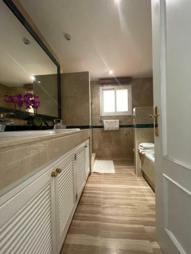 Hacienda Elviria 2 Bedroom Spacious Apartment