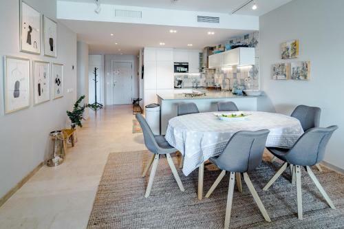 Cb- Cozy Refurbished Apartment, Perfect Location