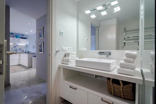 Cb- Cozy Refurbished Apartment, Perfect Location