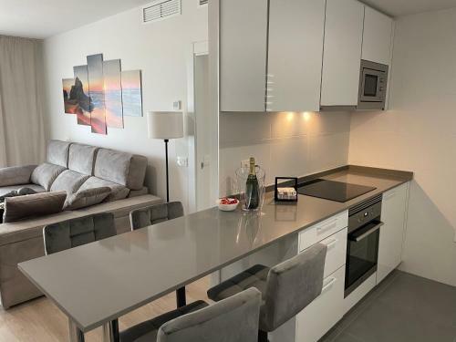 Brand New Apartment With Gym&rooftop Pool.