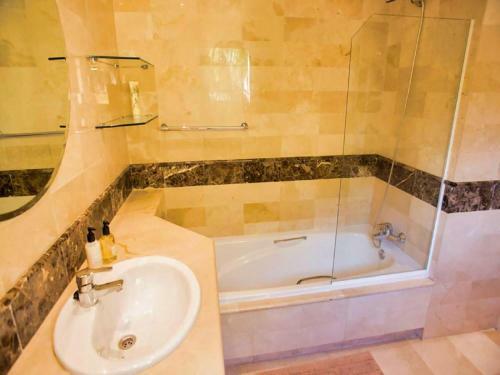 Apartamento Beachfront Penthouse Marbella, Rio Real Playa