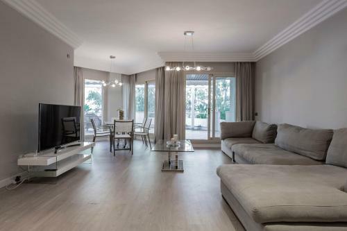 Luxury 3 Bed Apartment - Puerto Ban�s