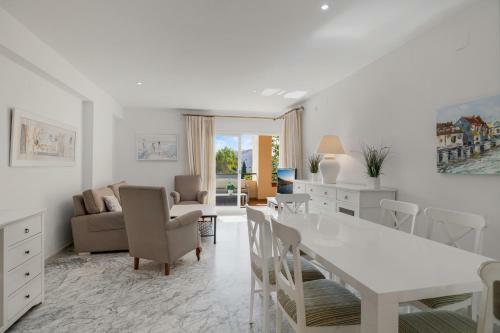 Spacious 3 Bedrooms Apartment At Las Brisas