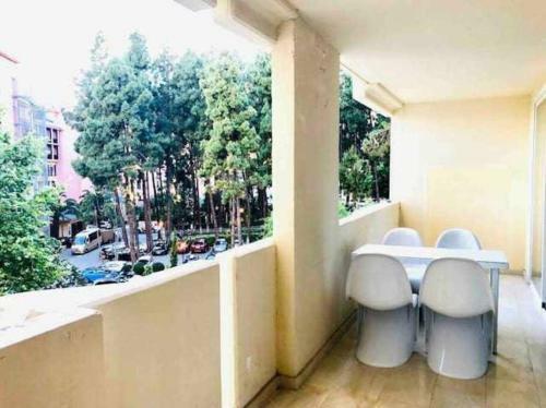 Large Modern Beach Front Apartment, Rooftop Pool!!