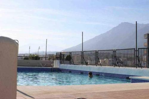 Large Modern Beach Front Apartment, Rooftop Pool!!
