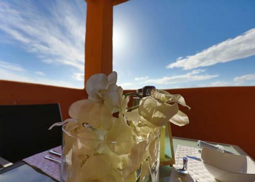 R25 Modern Bright 2 Bedroom Apartment