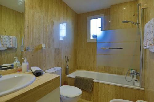R25 Modern Bright 2 Bedroom Apartment