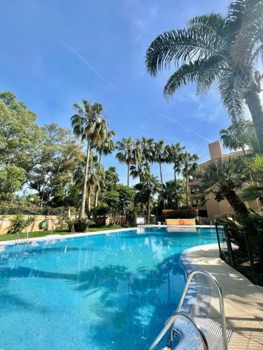 Tranquilo Apartamento Con Piscina En Dunas Marbella
