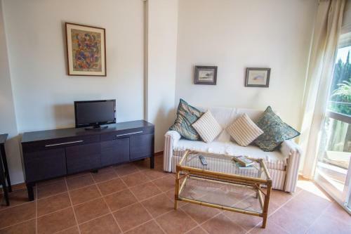 Apartamento Skol 329 ? Spacious Beachfront Studio With Sea Views