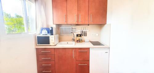 Apartamento Skol 329 ? Spacious Beachfront Studio With Sea Views