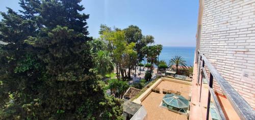 Apartamento Skol 329 ? Spacious Beachfront Studio With Sea Views