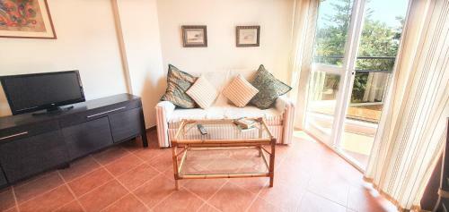Apartamento Skol 329 ? Spacious Beachfront Studio With Sea Views
