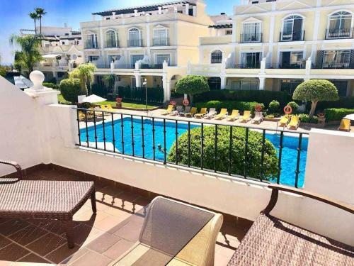 Aloha Apartamento Con Piscinas Y Parking