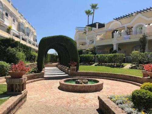 Aloha Apartamento Con Piscinas Y Parking