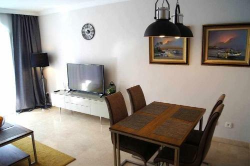 Aloha Apartamento Con Piscinas Y Parking