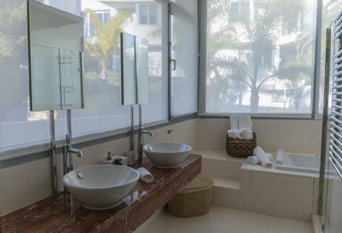Luxurious 2 Bedroom Townhouse In Sierra Blanca