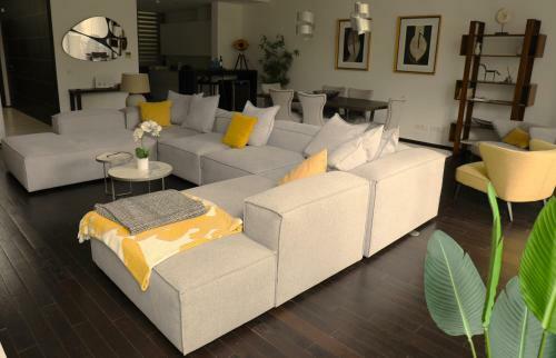 Luxurious 2 Bedroom Townhouse In Sierra Blanca
