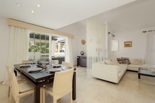 Apartamento Holiday Home With Direct Access To The Beach In Marbella