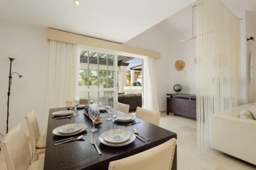 Apartamento Holiday Home With Direct Access To The Beach In Marbella