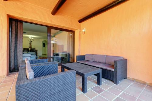 Superb 2-bed Apartment In Duquesa