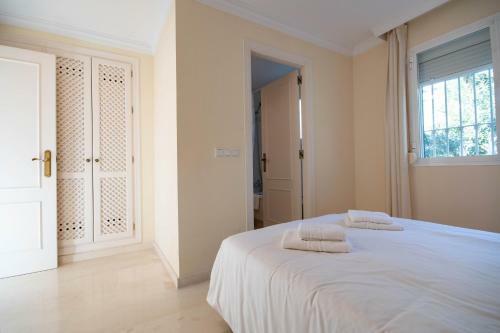 Stunning Villa With Private Pool In Elviria Next To Golf Course