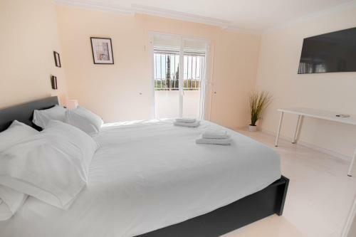 Stunning Villa With Private Pool In Elviria Next To Golf Course