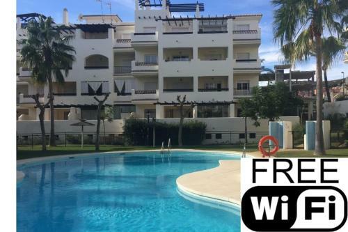 Apartamento Duquesa Suites- Superb Seaviews & Overlooking Pool