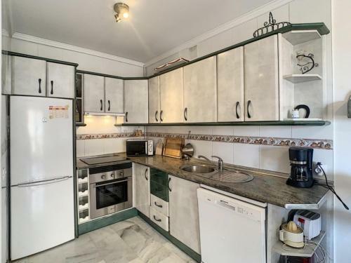 Apartamento Manilva Con Terraza Y Piscina