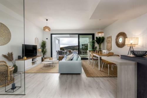 Beautiful House With Nice Jacuzzi On The Topfloor!