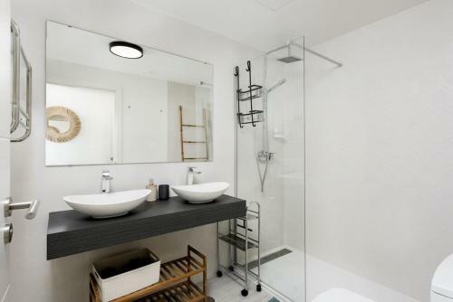 Beautiful House With Nice Jacuzzi On The Topfloor!