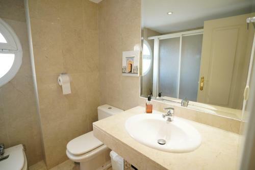 Cozy Apartment In Puerto Banus