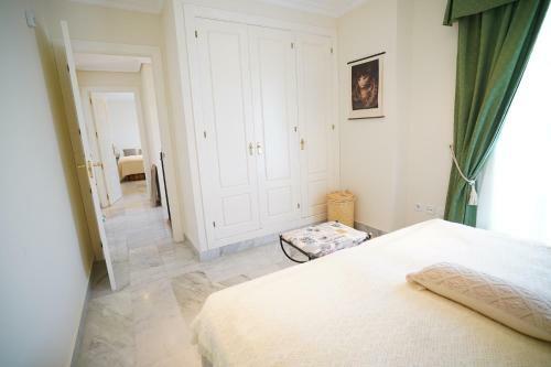 Cozy Apartment In Puerto Banus