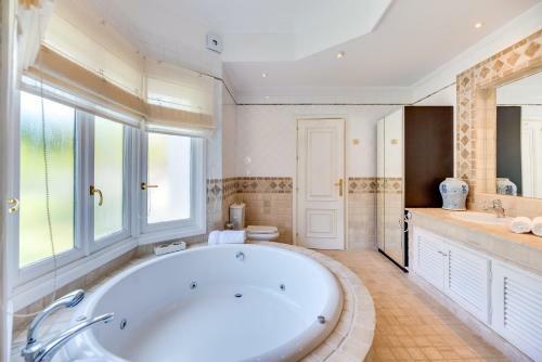 Apartamento Luxurious 7 Bdrm Frontline Golf Villa - Aloha Gardens