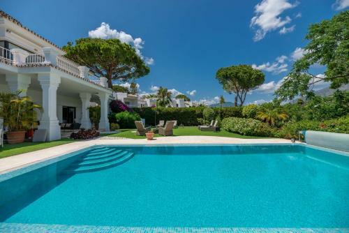 Apartamento Luxurious 7 Bdrm Frontline Golf Villa - Aloha Gardens