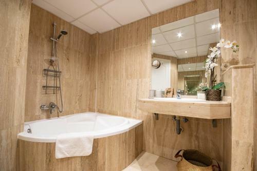 Apartamento Fabulous Property In Elviria, Marbella With 24h Security
