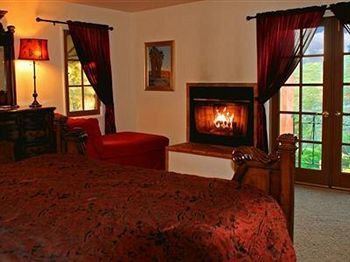 Topanga Canyon Inn Bed And Breakfast